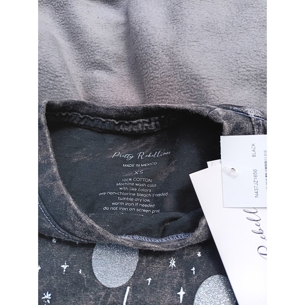 Pretty Rebellious XS Black Gray Celestial Desert Moon Graphic Tee NWT - Picture 3 of 5